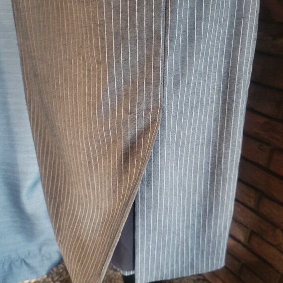 Ann Taylor Gray Pinstriped Lined Pencil Skirt w/Front Slit - Size 12 - Picture 6 of 10